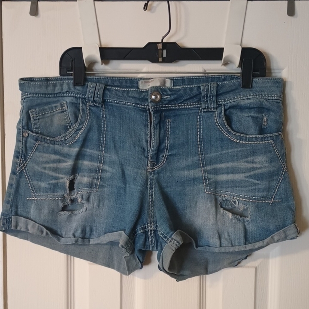 No Boundaries Denim Blue Junior Size 17 Jean Shorts.